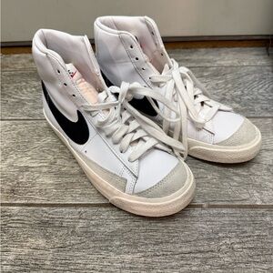 Nike Women's White and Black Sneakers